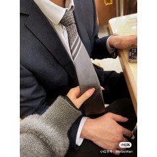 디올 넥타이