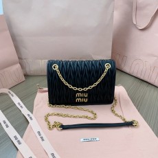 미우미우 마테라쎄 체인백 스몰