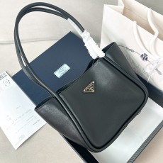 프라다 소프트 그레인 호보백