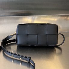 보테가 크로스백