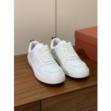 로로피아나 스니커즈