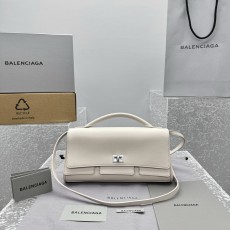발렌시아가 벨에어클러치
