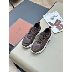 로로피아나 남자 스니커즈