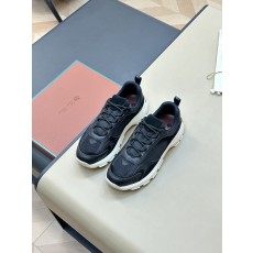 로로피아나 남자 스니커즈
