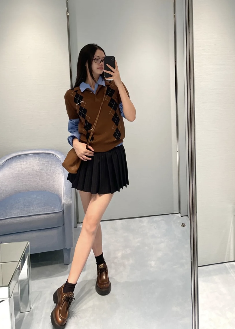 미우미우 반팔