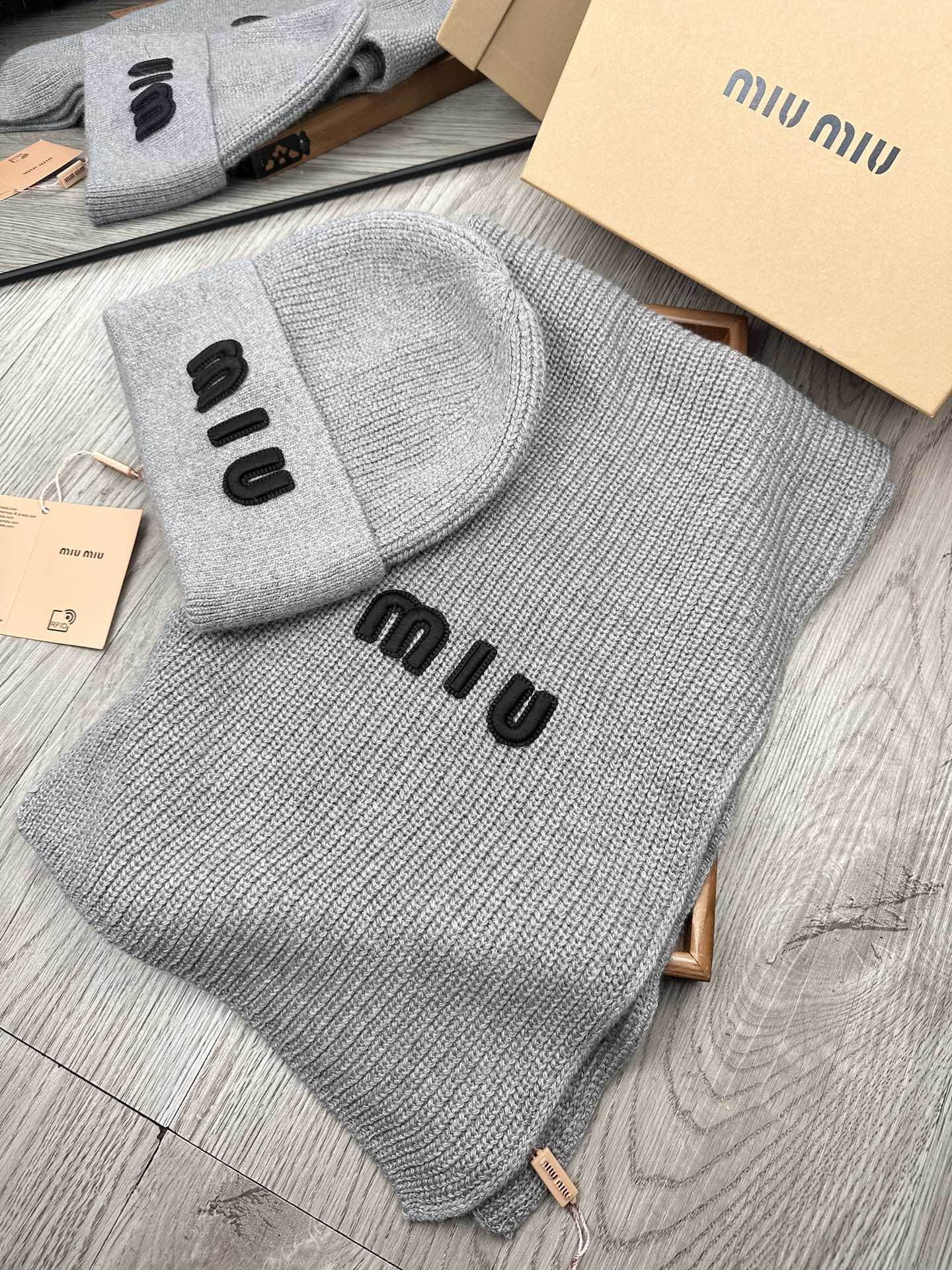 미우미우 모자