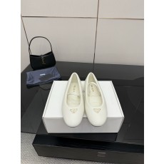 프라다 플랫슈즈