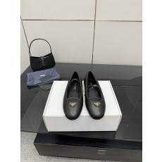 프라다 플랫슈즈