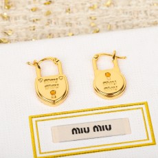 미우미우 귀걸이