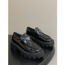 프라다 로퍼