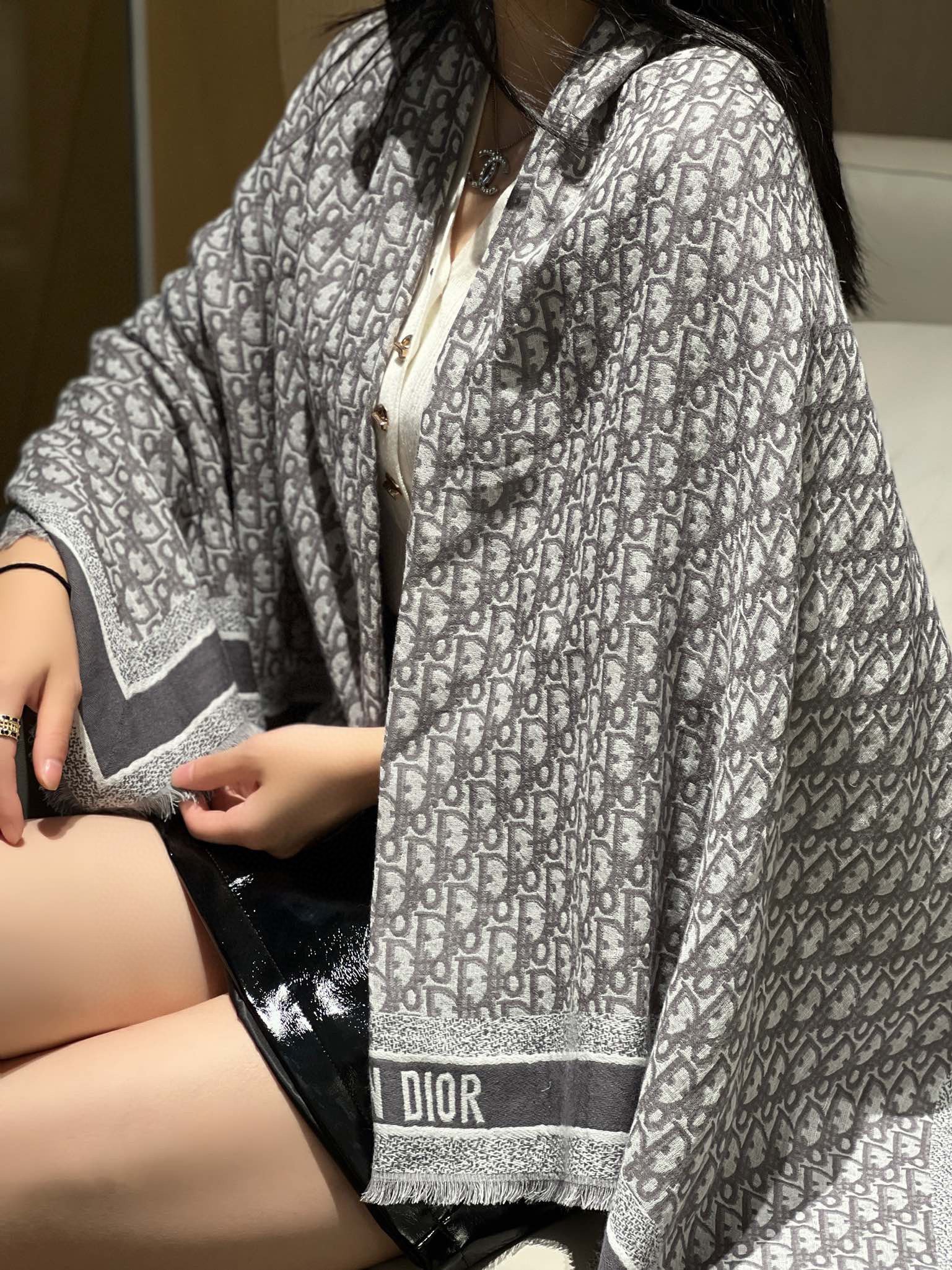 디올 숄