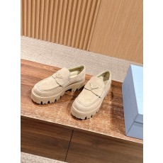 프라다 로퍼