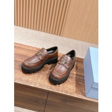 프라다 로퍼