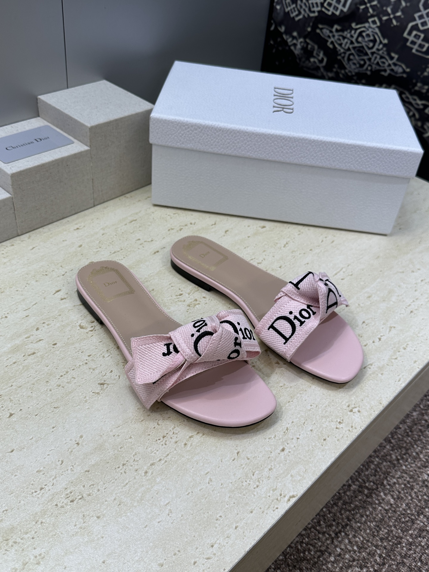 디올 슬리퍼