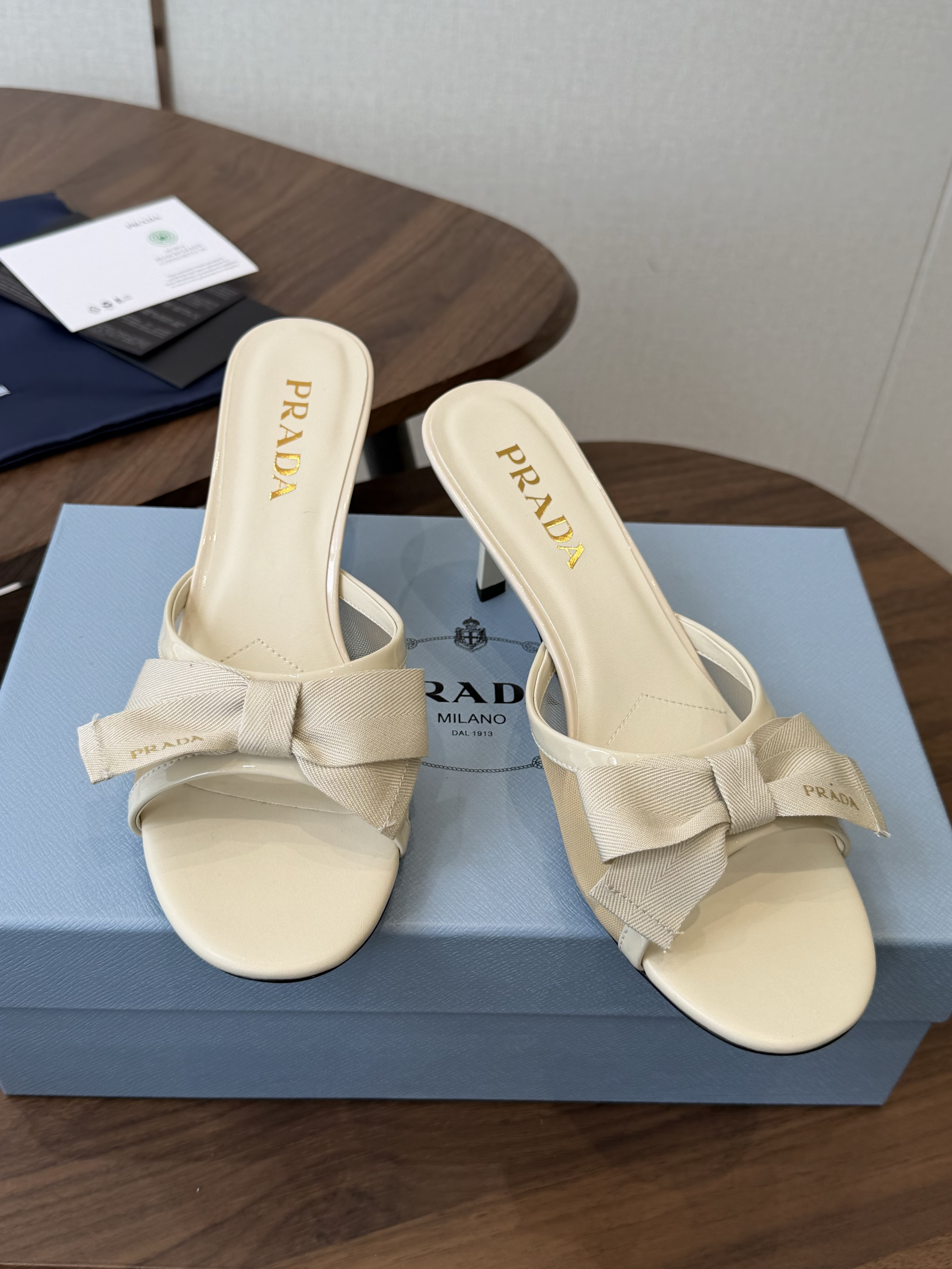 프라다 뮬 힐 7.5cm