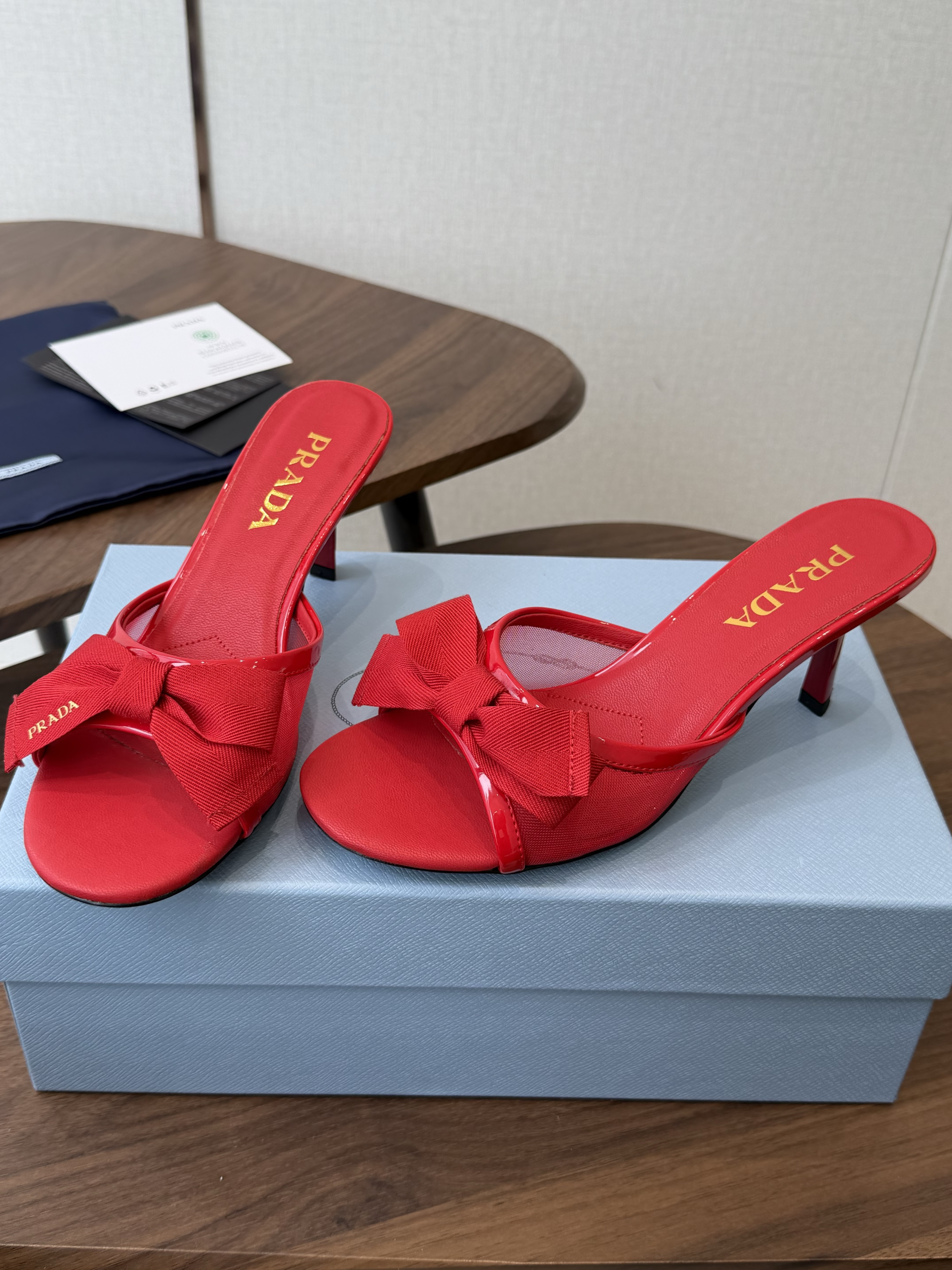 프라다 뮬 힐 7.5cm